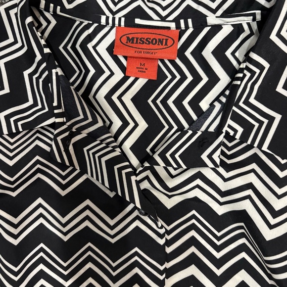 Target Missouri black and white zigzag shirt - never worn - Picture 2 of 2